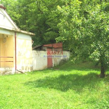 Ivančice okres Brno-venkov pronájem starší RD 2+1 na klidném místě u lesa se zahradou a dvorem