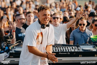 Plakát události Sunday Rooftop w/ DJ EKG