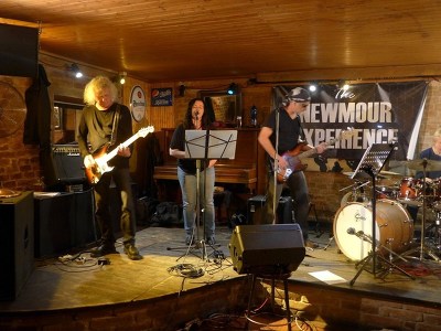 Plakát události The Newmour Experience