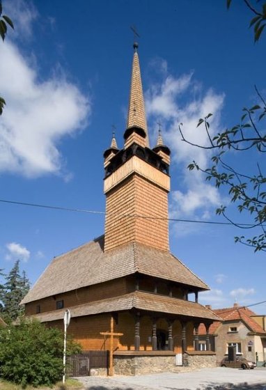Plakát události Noc kostelů v dřevěném kostelíku