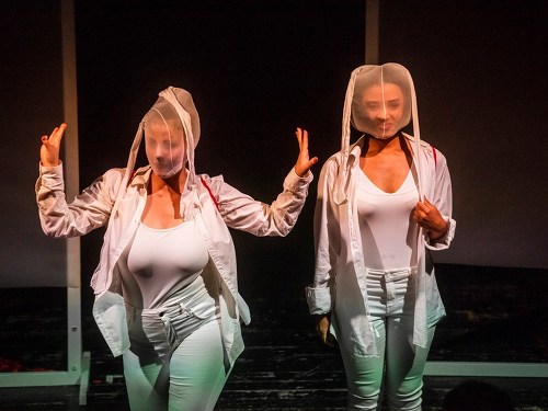 Plakát události Dvě čárky (Divadlo loutek Ostrava)