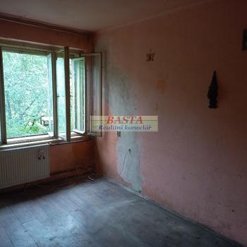 Ivančice okres Brno-venkov pronájem starší RD 2+1 na klidném místě u lesa se zahradou a dvorem