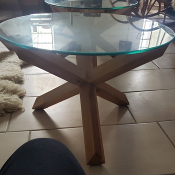 Prodam sadu skleněných stolů