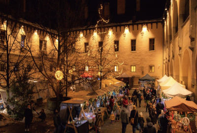 Plakát události Adventní trhy na nádvoří Vlašského dvora