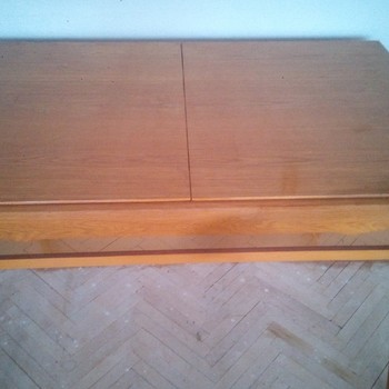 Masivní rozkládací jídelní stůl - 70. léta retro