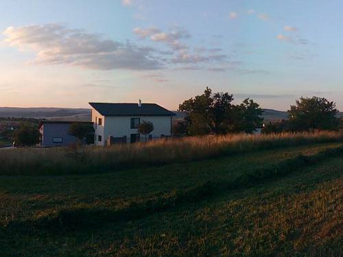 Větší stavební parcela v Heršpicích -  4280m2 - s panoramatickým výhledem do krajiny