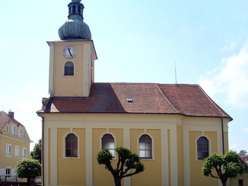 Farní kostel sv. Petra a Pavla
