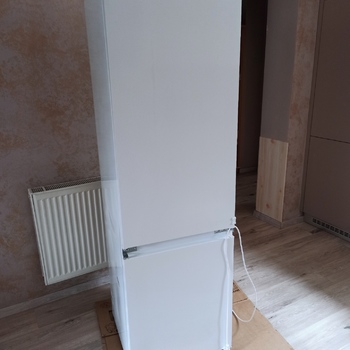 Prodám vestavnou ledničku s mrazničkou Electrolux