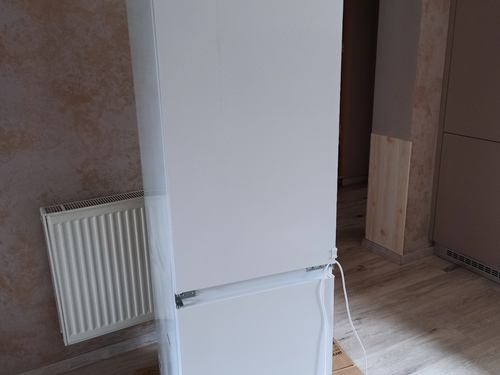 Prodám vestavnou ledničku s mrazničkou Electrolux
