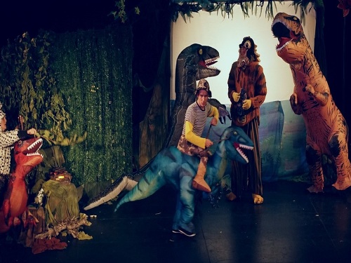 Plakát události Tomík mezi dinosaury