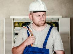 NOVÝ START, personální agentura s.r.o. nabízí práci na pozici Provozní elektrikář (až 48 tis. Kč,12tky) v obci Znojmo