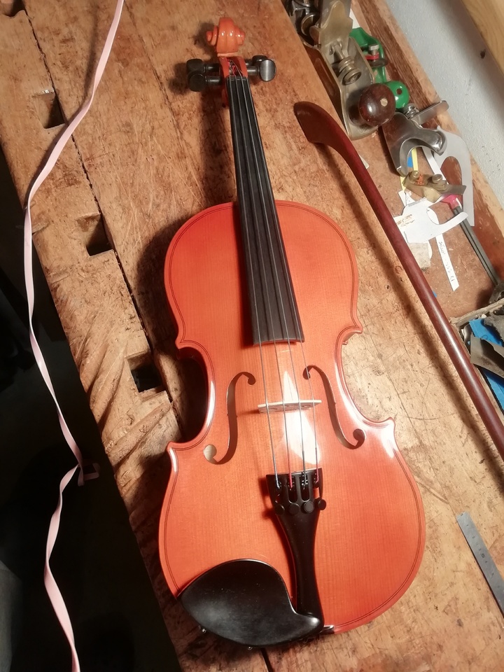 Koupím hudební nástroje - housle, kontrabas, violoncello