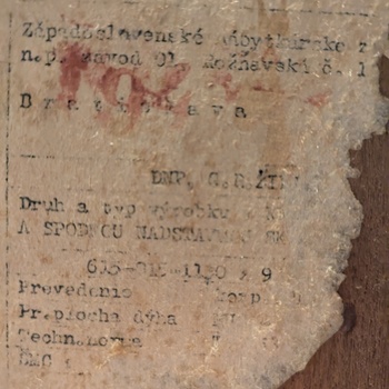 Skříňka s policemi