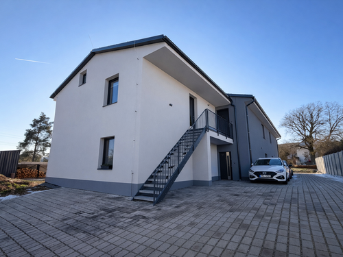 Prodej bytu 3+kk se zahrádkou v obci Veverské Knínice