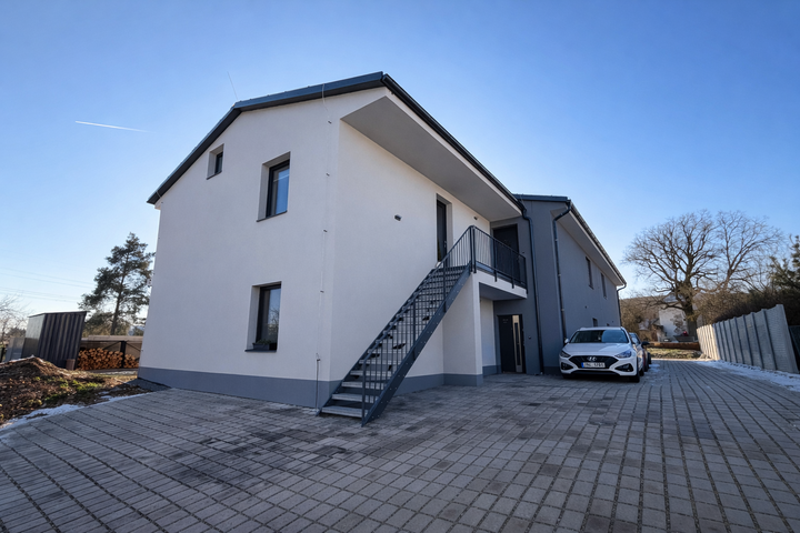 Prodej bytu 3+kk se zahrádkou v obci Veverské Knínice