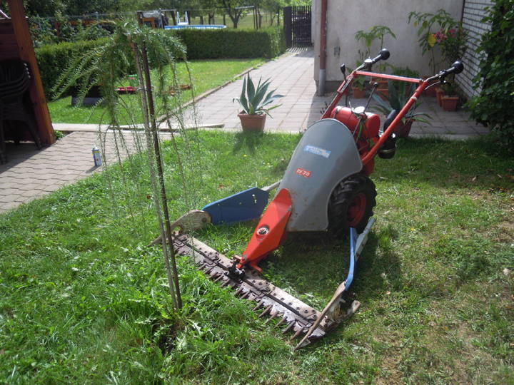 Koupím sekačku Vari / MF 70 / zahradní traktor