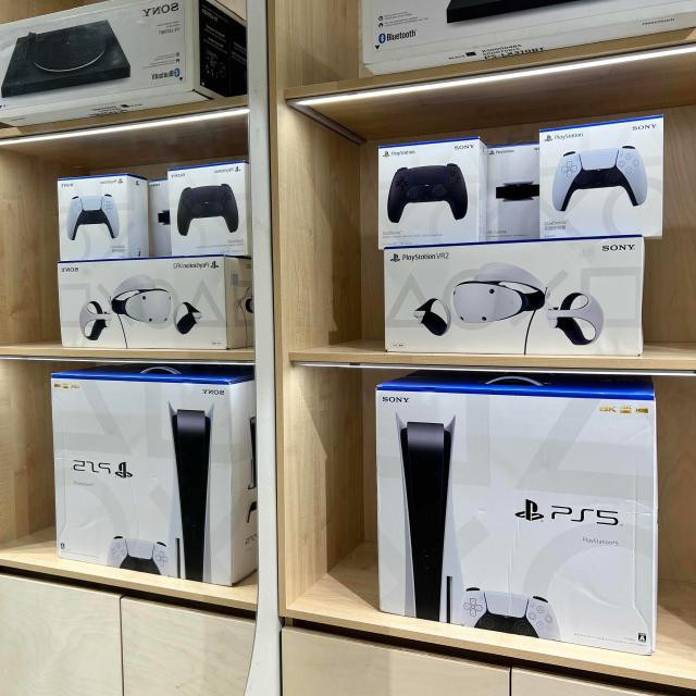 Velkoobchodní prodej herní konzole Sony PlayStation 5.