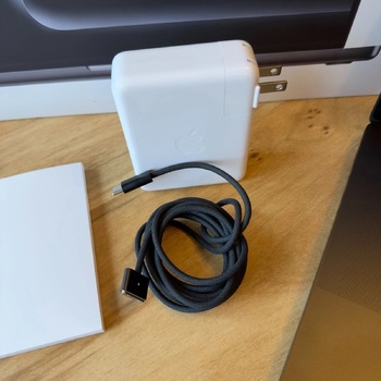 Prodám použitý Apple Macbook Pro 16