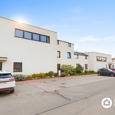 Prodej bytu 2+kk s velkým zastřešeným balkonem a parkováním v Ivančicích