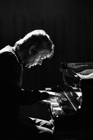 Plakát události Klavírní koncert Lorenzo Masotto: Between Silence and Sound