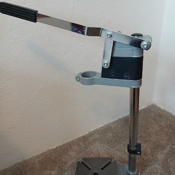 Nabízím prakticky nevyužívaný Parkside Stojan na vrtačku.