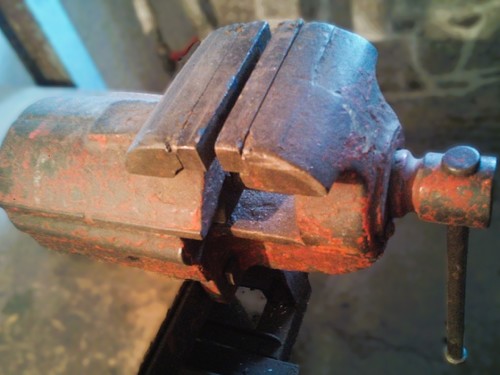 Prodám robustní zámečnický svěrák