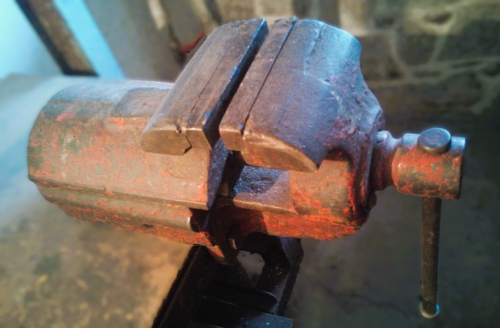 Prodám robustní zámečnický svěrák