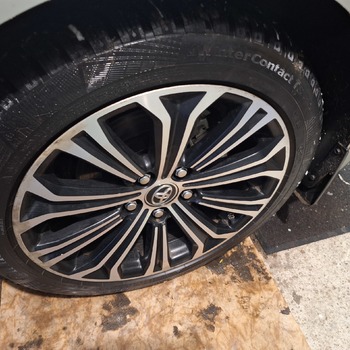 Prodám Toyota Corolla Hybrid 1,8,výbava Comfort style tech