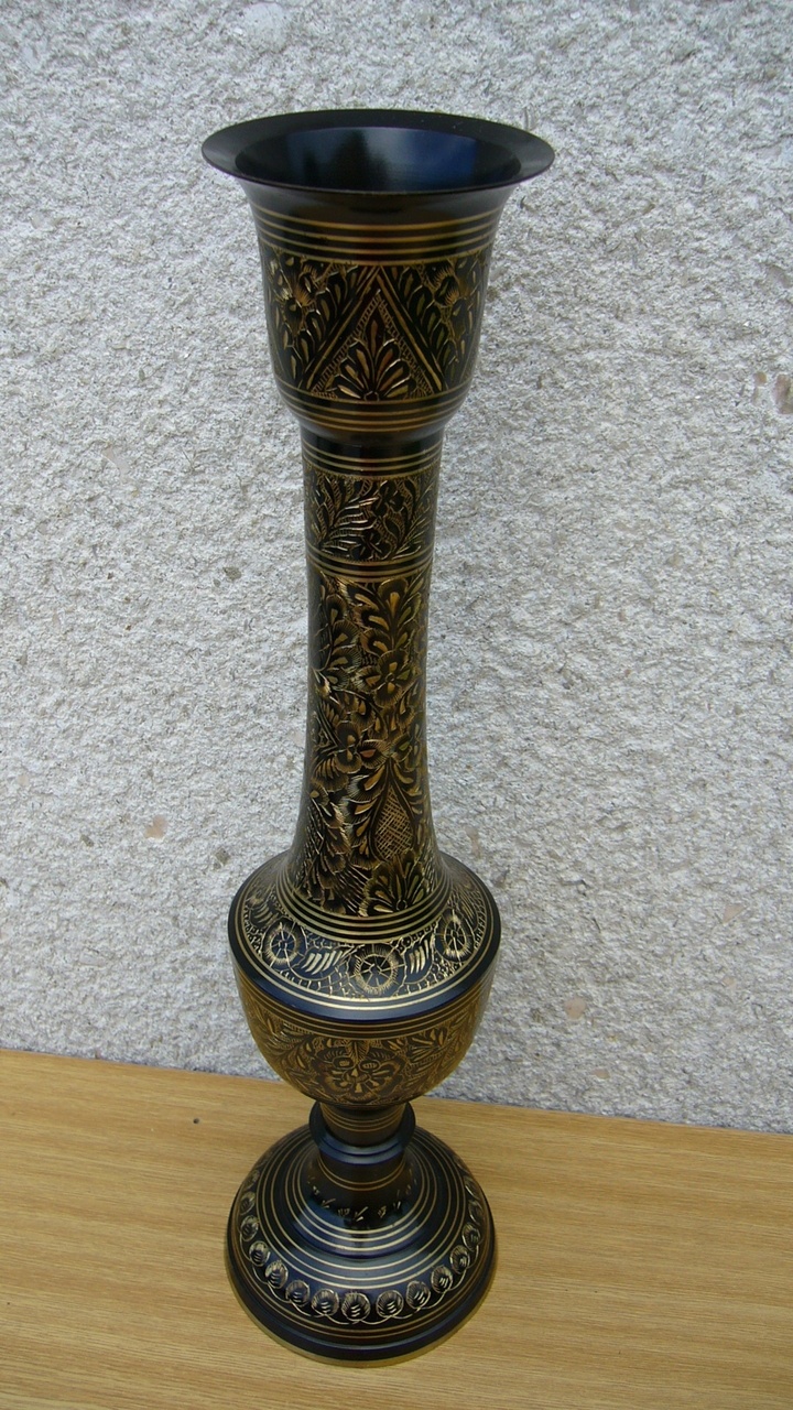 Tepaná váza