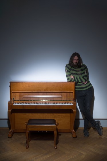 Plakát události Denis Bango hraje Fvck_kvlt (klavírní koncert) + holé baby