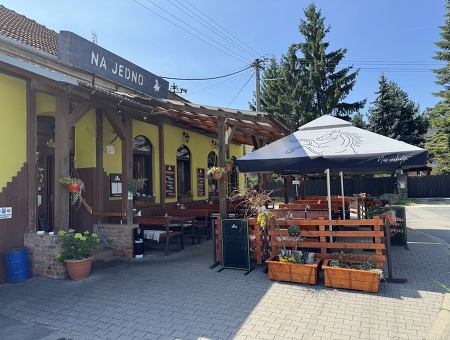 Restaurace NA JEDNO – fotografie 2 z 8