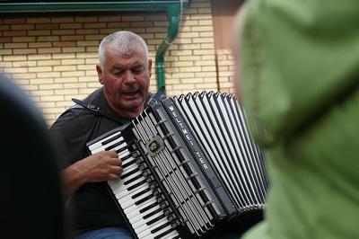 Plakát události Posezení s harmonikou