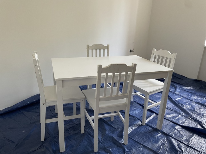 Prodám použitý jídelní stůl + 4 židle. Ivančice