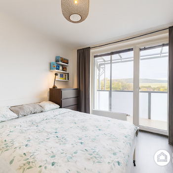 Prodej bytu 2+kk s velkým zastřešeným balkonem a parkováním v Ivančicích