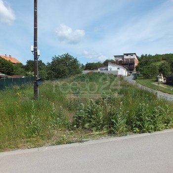 Hrubá stavba bungalovu 3+kk s terasou na klidném místě v Sivicích, CP: 1046m2, cca 10 km od Brna.