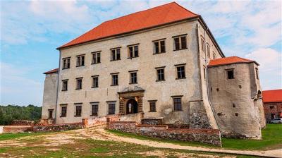 Plakát události Prohlídka s majitelem hradu a ochutnávkou dolnokounické Frankovky