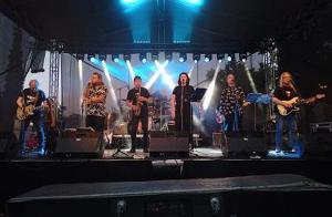 Hudba Praha + kapela na záver The Fusion