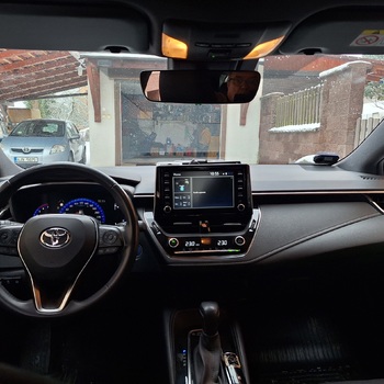 Prodám Toyota Corolla Hybrid 1,8,výbava Comfort style tech