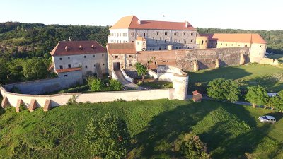 Plakát události Speciální prohlídka s majitelem hradu a ochutnávkou Dolnokounické Frankovky