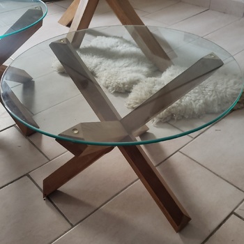 Prodam sadu skleněných stolů