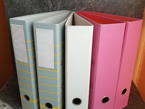 Kancelářské šanony na papíry A4, nebo plastové složky A4