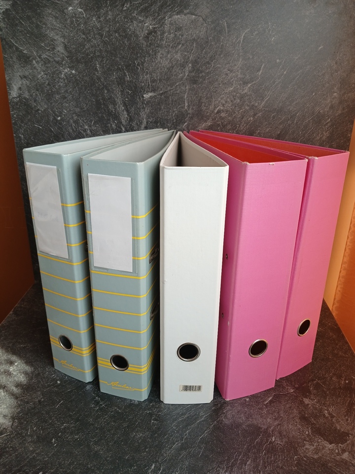 Kancelářské šanony na papíry A4, nebo plastové složky A4