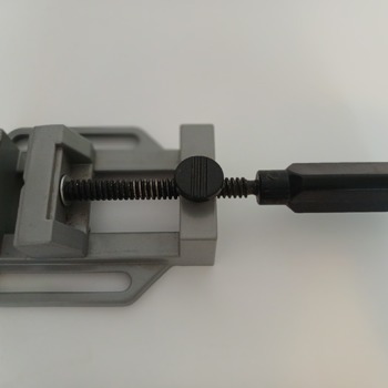 Nabízím prakticky nevyužívaný Parkside Stojan na vrtačku.