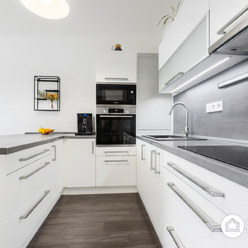 Prodej bytu 2+kk s velkým zastřešeným balkonem a parkováním v Ivančicích