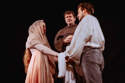 Plakát události Divadelní představení ROMEO a JULIE na zámku Lnáře