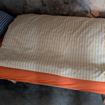 Prodám postel 200×90 cm.