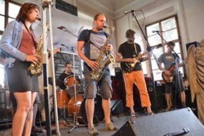 Plakát události Betonovej Bez + Hrochansony