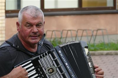 Plakát události Posezení s harmonikou