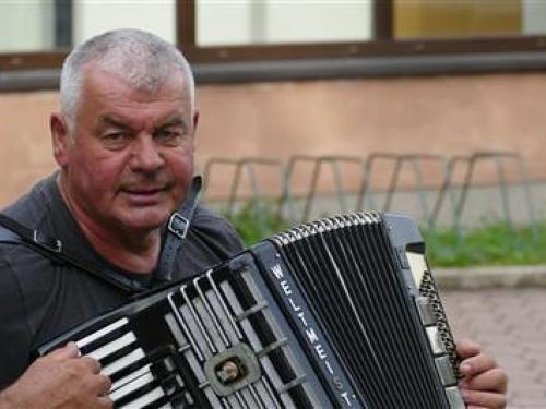 Plakát události Posezení s harmonikou