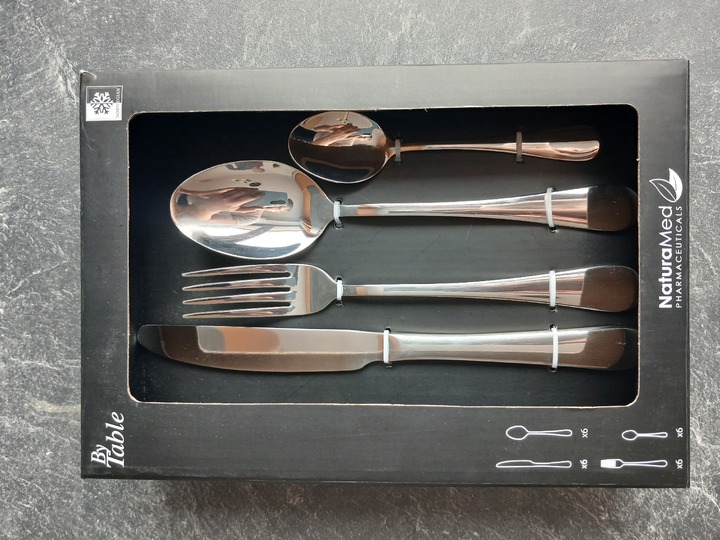 Nová sada příborů z leštěné nerez oceli  24 ks